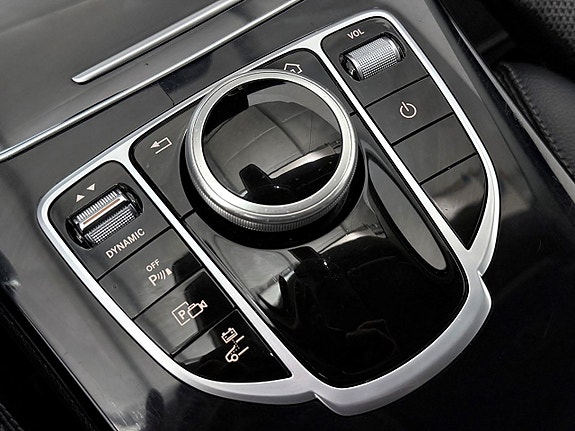 Mercedes-Benz C300 25 of 28