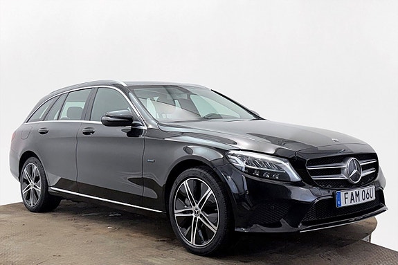 Mercedes-Benz C300 4 of 5