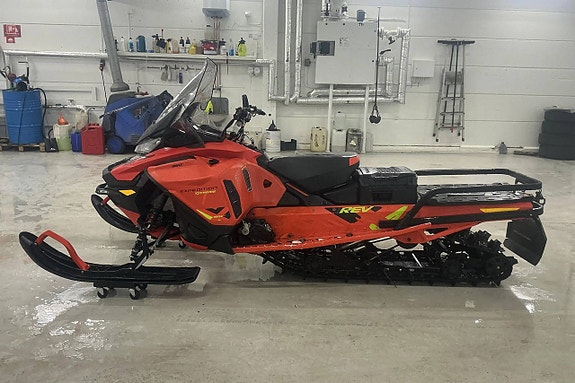 Ski-Doo Expedition Xtreme 850 2 of 5