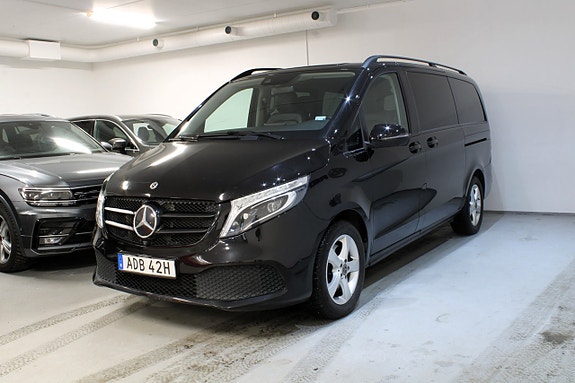 Mercedes-Benz V250 2 of 5