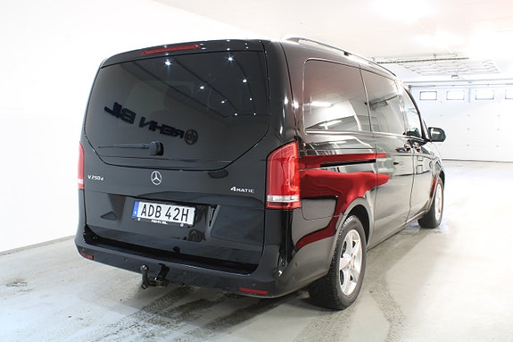 Mercedes-Benz V250 4 of 5