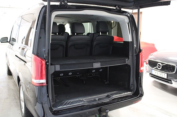 Mercedes-Benz V250 6 of 12