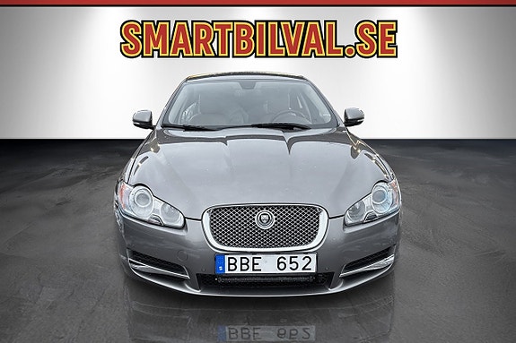Jaguar XF 8 of 16
