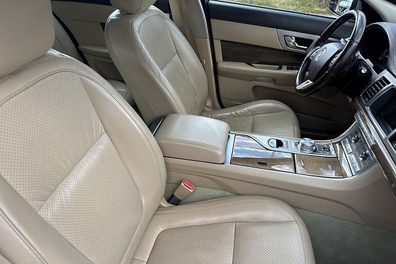 Jaguar XF 19 of 23