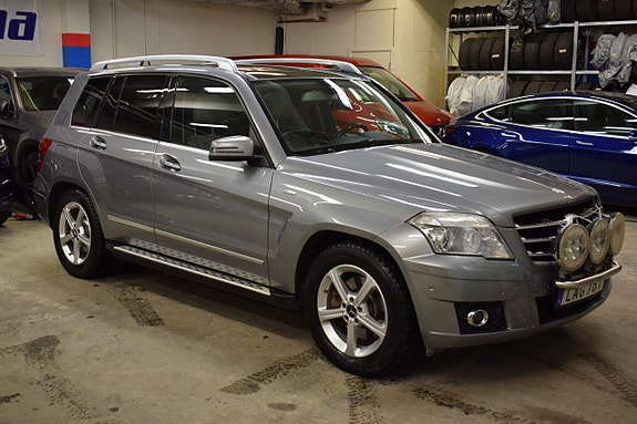 Mercedes-Benz GLK220 2 of 5