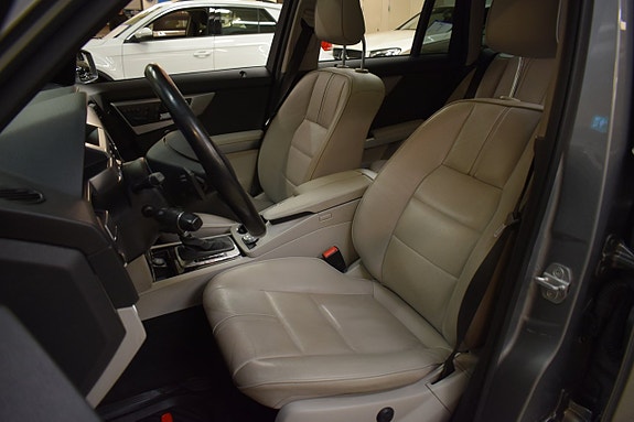 Mercedes-Benz GLK220 8 of 17