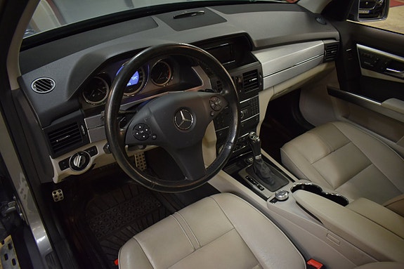Mercedes-Benz GLK220 7 of 17