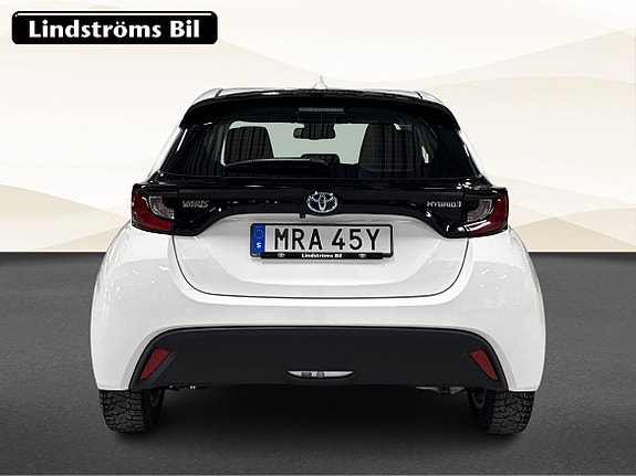 Toyota Yaris 8 of 22