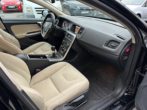 Volvo V60 15 of 23