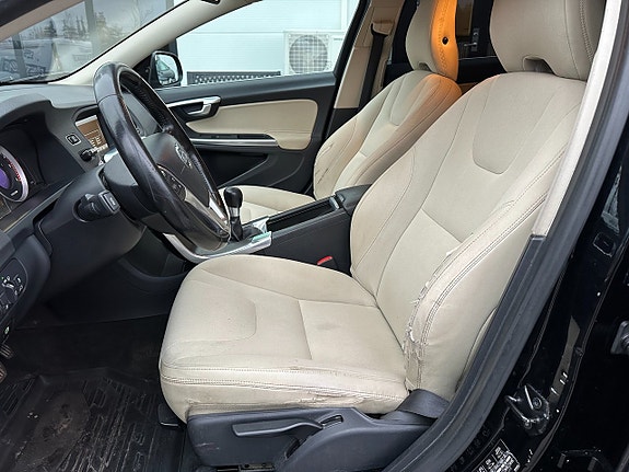 Volvo V60 14 of 23