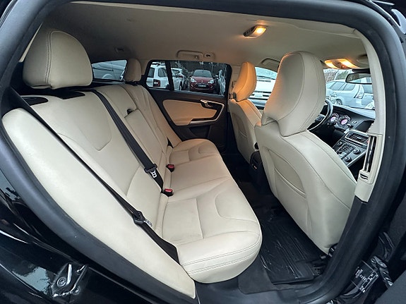 Volvo V60 17 of 23
