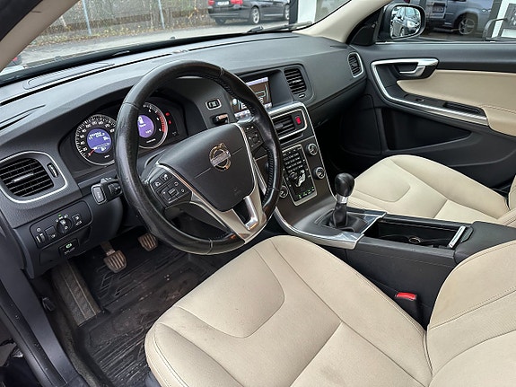 Volvo V60 13 of 23
