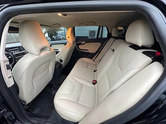Volvo V60 18 of 23