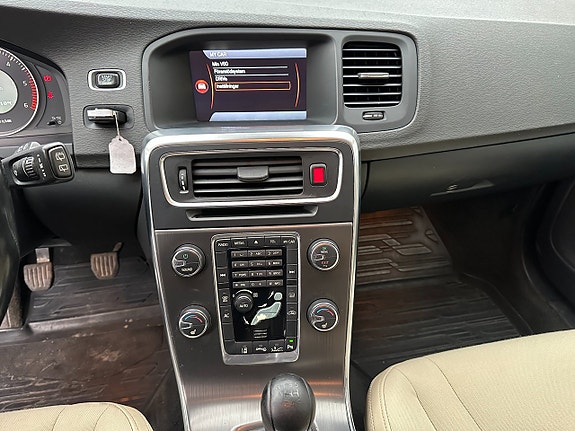 Volvo V60 9 of 23