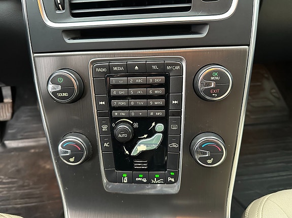 Volvo V60 10 of 23