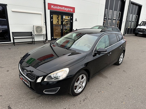 Volvo V60 2 of 5