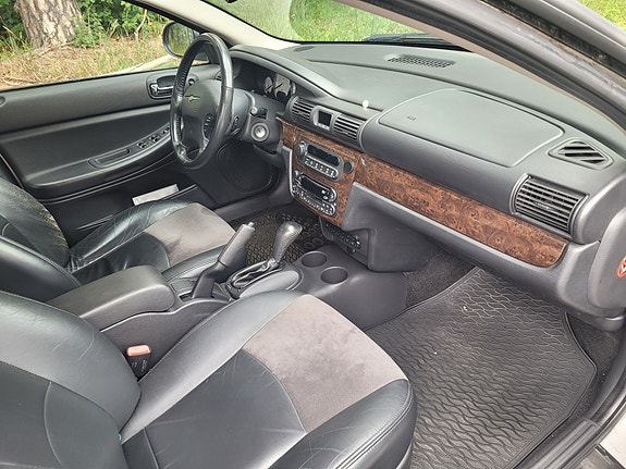 Chrysler Sebring 7 of 11