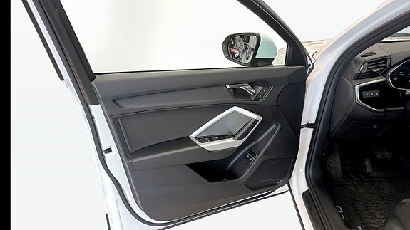Audi Q3 11 of 15
