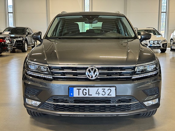 Volkswagen Tiguan 2 of 5