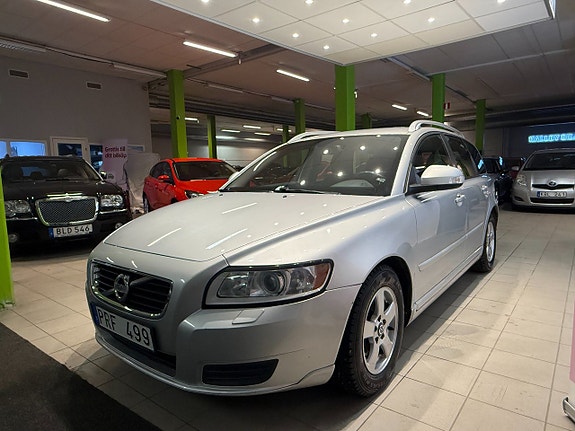 Volvo V50 3 of 5