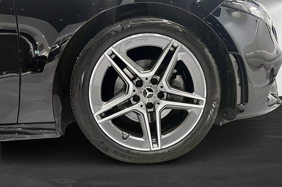 Mercedes-Benz A180 4 of 5