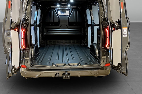 Ford E-Transit 10 of 12