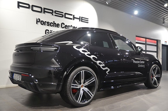 Porsche Macan GTS 4 of 5
