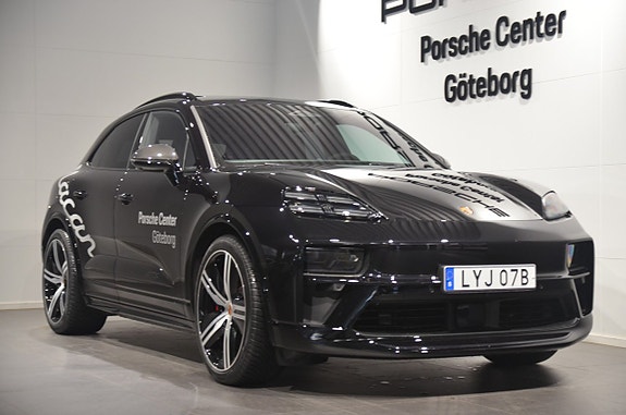 Porsche Macan GTS 2 of 5