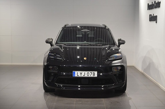 Porsche Macan GTS 3 of 5