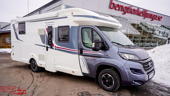 Rapido 696 F Premium Edition | Face to Face | Queenbädd