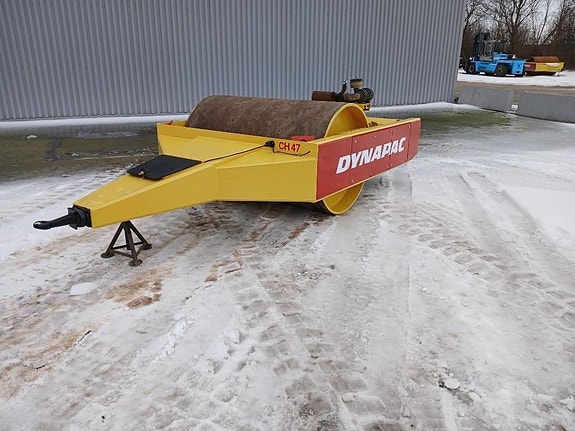 Dynapac CH 47, Bogserad Vält