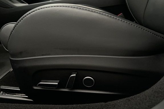 Tesla Model 3 11 of 26