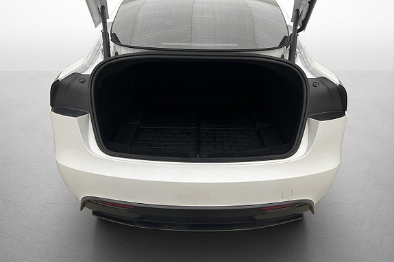 Tesla Model 3 8 of 26