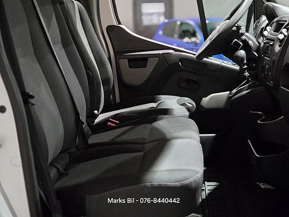 Nissan NV400 13 of 17