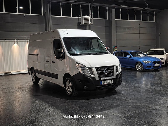 Nissan NV400 8 of 17