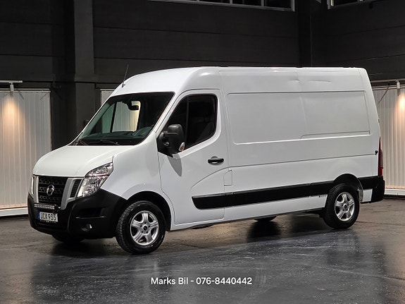 Nissan NV400 2 of 5