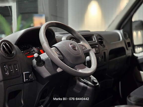 Nissan NV400 11 of 17