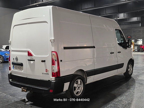 Nissan NV400 7 of 17