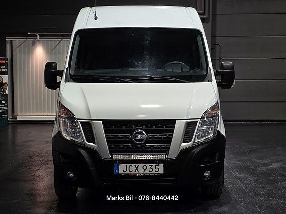 Nissan NV400 9 of 17