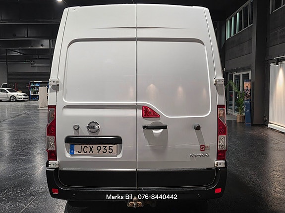 Nissan NV400 6 of 17