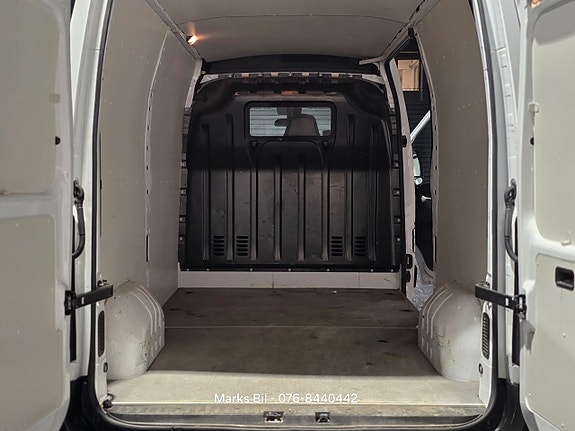 Nissan NV400 16 of 17