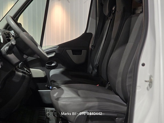 Nissan NV400 10 of 17