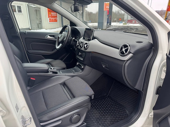 Mercedes-Benz B180 d 14 of 16