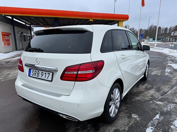 Mercedes-Benz B180 d 4 of 5
