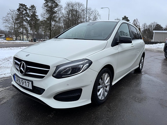 Mercedes-Benz B180 d 2 of 5