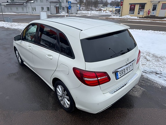 Mercedes-Benz B180 d 9 of 16