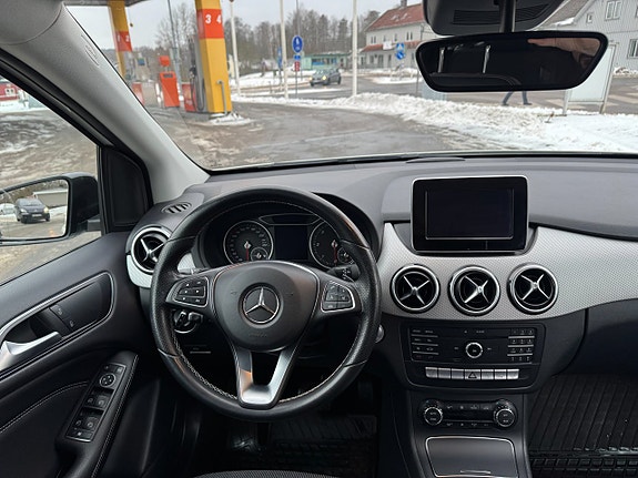 Mercedes-Benz B180 d 12 of 16