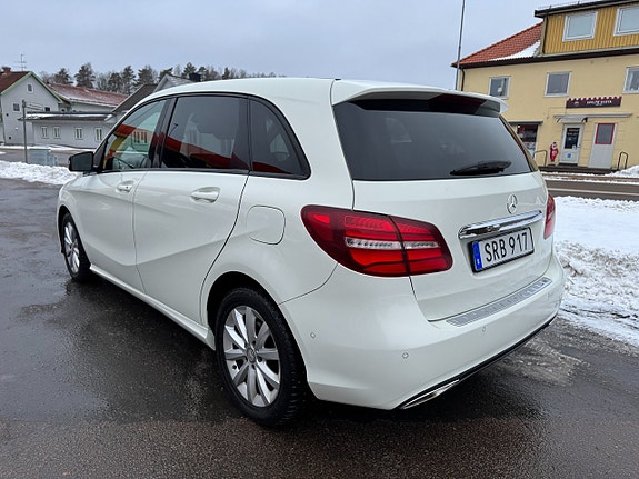 Mercedes-Benz B180 d 3 of 5
