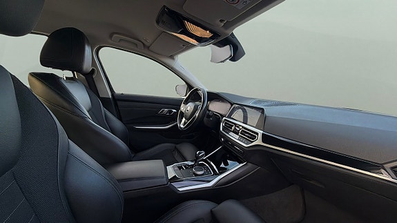 BMW 330e 11 of 30