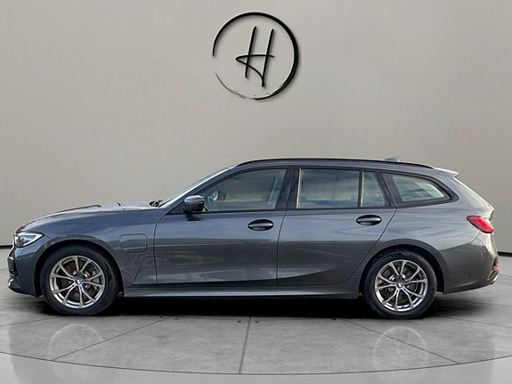 BMW 330e 7 of 30